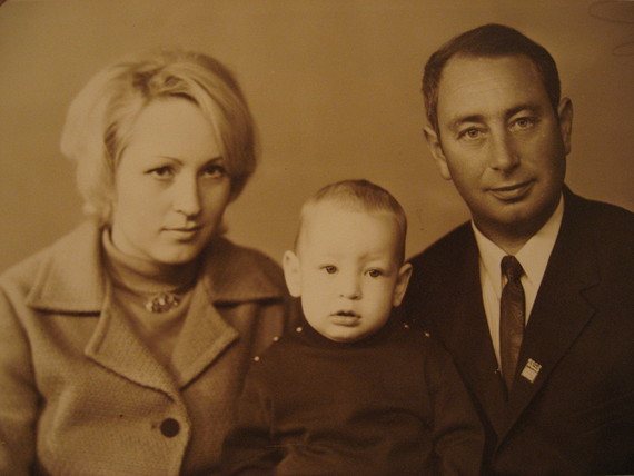 С мамой Людмилой Николаевной и папой Виктором Борисовичем